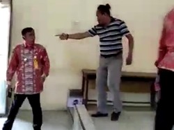 Beredar Video Kades di Jombang Dianiaya Warga hingga Tersungkur