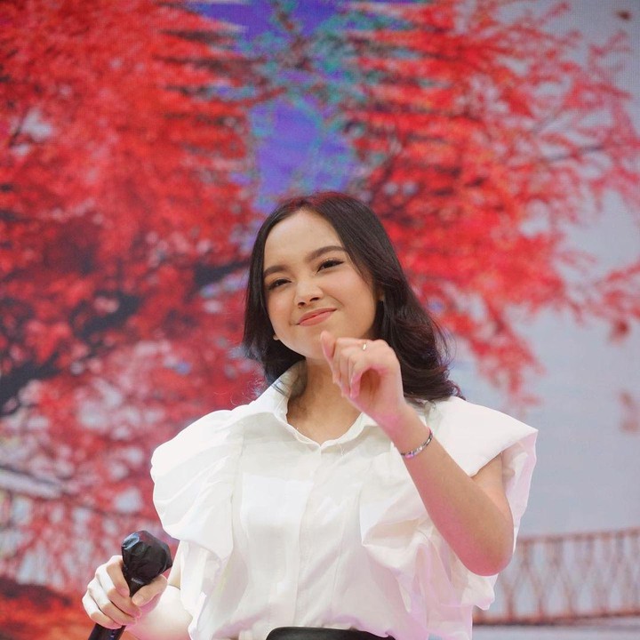 <p>Selamat untuk Lyodra. Kita doakan semoga dia sukses selalu ya, Bunda. Aamiin. (Foto: Instagram @lyodraofficial)</p>