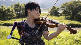 FOTO: Manami Ito, Pemain Biola dengan Tangan Robotik