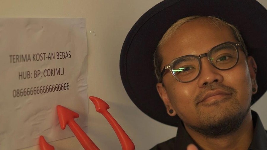 Momen Coki Pardede Sarapan Nasi Babi dan Minum Segarnya Es Campur