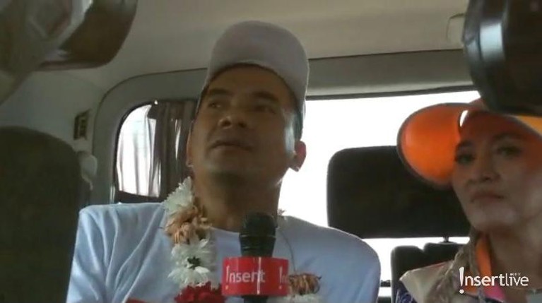 Momen Saipul Jamil Pindah Mobil karena Ban Pecah Saat Menuju Serang Dul Jaelani berpenampilan beda dengan mengubah gaya rambutnya yang disebut mirip orang Korea. Yuk intip potretnya!