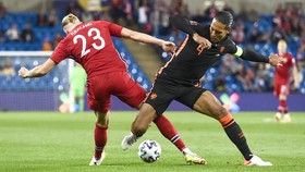Viral Video Van Dijk Usir Fan yang Minta Berfoto