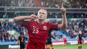 Viral Video Tendangan Voli Haaland di Latihan Timnas Norwegia