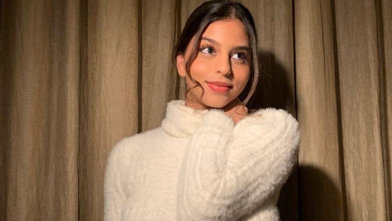 Pesona Suhana Khan Putri Shah Rukh Khan yang Akan Segera Debut Film Suhana Khan putri Shah Rukh Khan dan Ghauri akan segera debut film yang disutradarai oleh Zoya Akhtar. Yuk intip pesonanya!