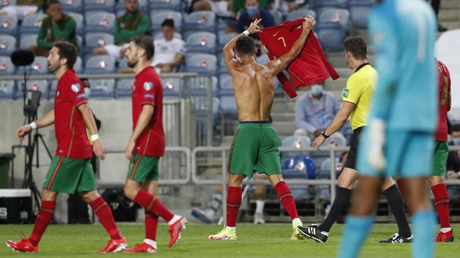 Cristiano Ronaldo mengungkap tiga alasan pencapaian rekor 111 gol internasional bersama timnas Portugal merupakan rekor paling spesial sepanjang kariernya.