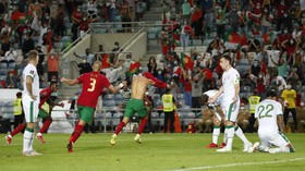 Ronaldo Menyesal Buka Baju di Portugal vs Irlandia