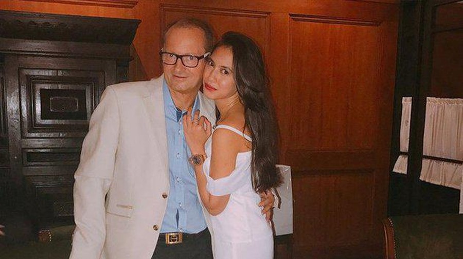 Pevita Pearce masih berduka karena baru saja kehilangan sang ayah untuk selama-lamanya. Yuk intip potret kebersamaan mereka!