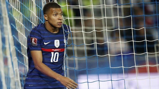 PSG tak goyah dengan tawaran Real Madrid. Hingga akhir bursa transfer, mereka tetap memilih mendekap Kylia Mbappe erat-erat.