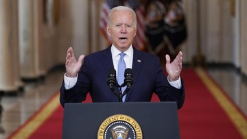 Presiden AS Joe Biden President Joe Biden speaks about the end of the war in Afghanistan from the State Dining Room of the White House, Tuesday, Aug. 31, 2021, in Washington. (AP Photo/Evan Vucci)