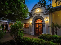 Horor! Di 7 Restoran Ini Pengunjung Bisa Makan Bareng Hantu