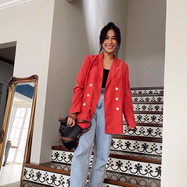 <p>Tyna Kanna dikenal warganet sebagai selebgram sekaligus influencer. Fokus konten Tyna selain beauty adalah home and living, Bunda. (Foto: Instagram @tynakannamirdad)</p>