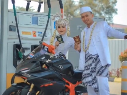 Kisah Cinta Unik, Bertemu Jodoh di SPBU hingga Akhirnya Menikah