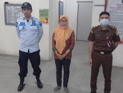 Tersangka Kasus Korupsi Dana Desa 1,19 M Ditahan Kejati Kalbar