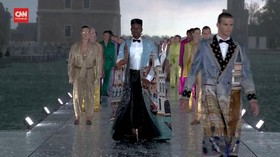 VIDEO: Show Dolce & Gabbana Diterjang Hujan Es
