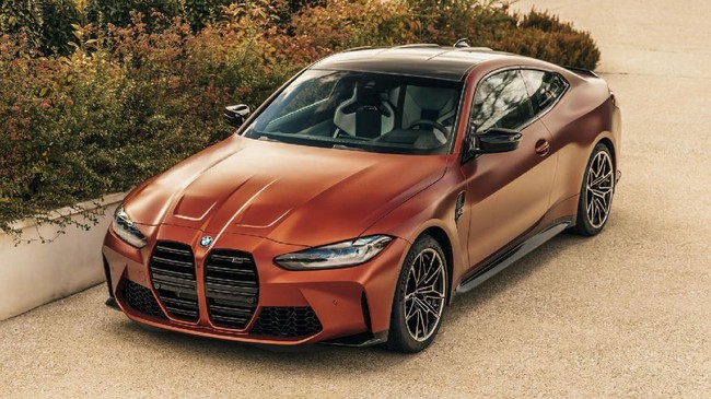 BMW mengklaim berhasil menjadi yang terlaris selama 2021 atau unggul dari kompetitornya Mercedes-Benz terhadap di segmen mobil premium.