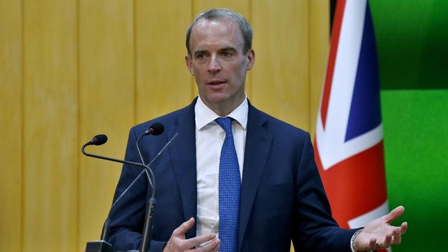 Menteri Luar Negeri Inggris Dominic Raab mengungkapkan alasan Inggris perlu menjalin kerja sama dengan Taliban di Afghanistan.