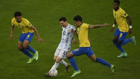 Messi Bisa Main di Brasil vs Argentina Usai Tekel Brutal