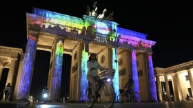 FOTO: Pesta Cahaya dalam Kegelapan Berlin