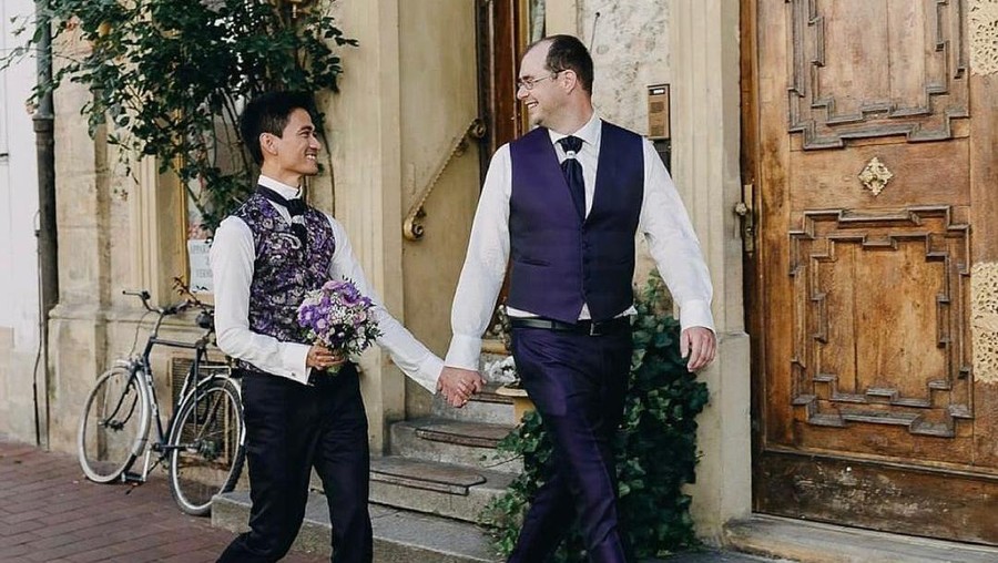 Foto SMA Ragil Mahardika Pasangan Gay Tinggal di Jerman Jadi Sorotan