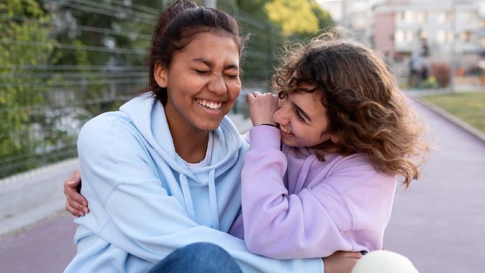 Seseorang yang Banyak Tertawa Justru Simpan Banyak Luka, 4 Hal Ini Penyebabnya!