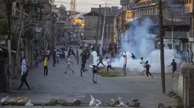 FOTO: Kashmir Bergolak usai Pemimpin Separatis Meninggal