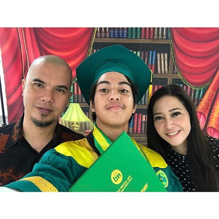 Kebersamaan Ahmad Dhani dan Maia Estianty Setelah Cerai Ahmad Dhani dan Maia Estianty pernah beberapa kali tampil dalam satu acara bareng usai bercerai. Yuk kita intip!