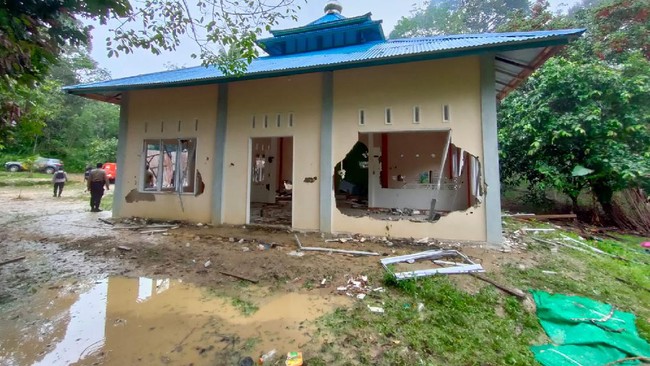 Ahmadiyah menyebut kepastian tentang keamanan jiwa dan keamanan harta benda milik jemaat Ahmadiyah di Sintang masih menjadi prioritas saat ini.