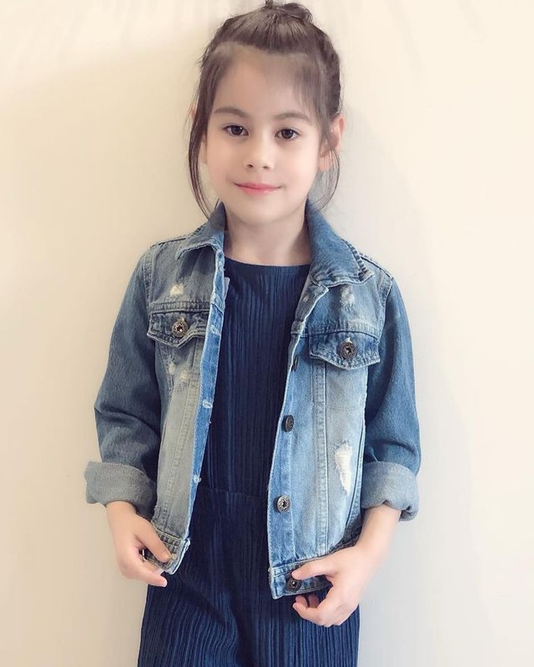 Momen Ultah Elif yang ke-8 Anak Siti KDI yang Cantik Berdarah Turki Siti KDI baru saja merayakan ulang tahun putrinya bernama Elif yang ke 8. Yuk intip momennya!
