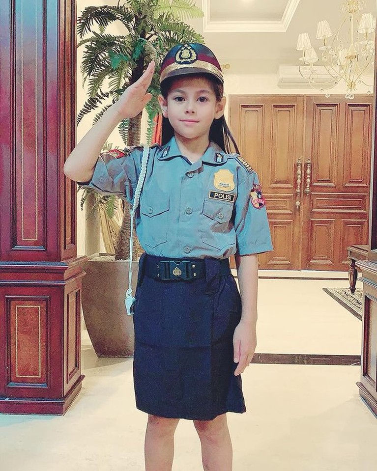 Momen Ultah Elif yang ke-8 Anak Siti KDI yang Cantik Berdarah Turki Siti KDI baru saja merayakan ulang tahun putrinya bernama Elif yang ke 8. Yuk intip momennya!