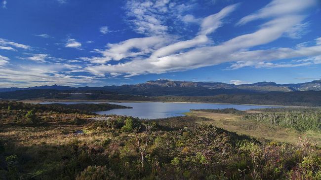 Salah satu dari tiga taman nasional di Papua, Taman Nasional Lorentz, telah masuk daftar bergengsi UNESCO.