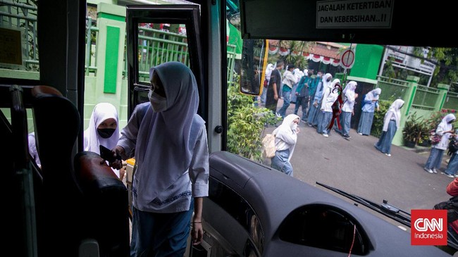 Dari keseluruhan total sekolah sebanyak 4.996 di Jawa Barat, Dinas Pendidikan provinsi itu mencatat 1.471 telah melakukan pembelajaran tatap muka.