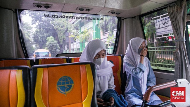 Pemprov mengatakan ada sejumlah faktor ratusan sekolah itu belum menggelae PTM, di antaranya orang tua murid belum memberi izin.
