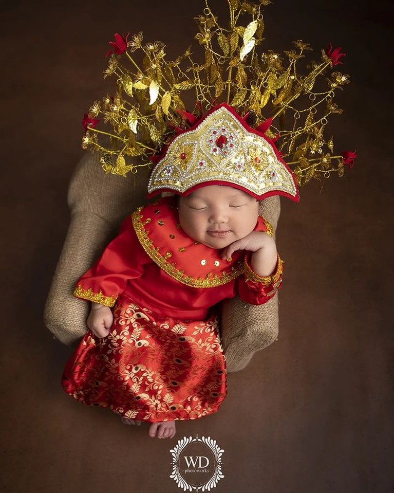 Photoshoot Newborn Baby Sarah Anak Kedua Ahok & Puput Baru Rilis Ahok dan Puput Nastiti baru saja dikaruniai anak kedua yang mereka beri nama Sarah Eliana Purnama. Yuk intip potret baby Sarah!