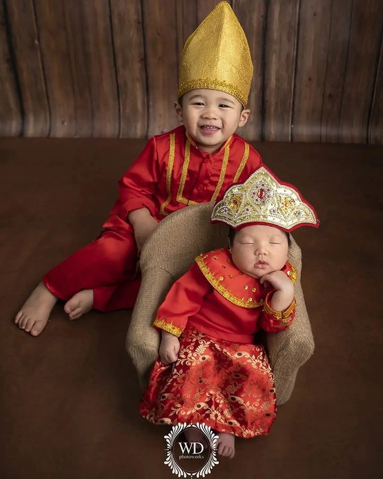 Photoshoot Newborn Baby Sarah Anak Kedua Ahok & Puput Baru Rilis Ahok dan Puput Nastiti baru saja dikaruniai anak kedua yang mereka beri nama Sarah Eliana Purnama. Yuk intip potret baby Sarah!