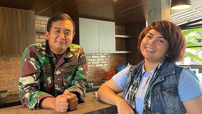 Having the same experience, Joy Tobing is sure to marry a TNI officer