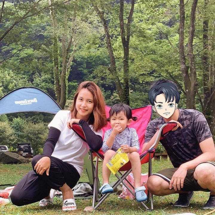 <p>Nah, kalau ini adalah potret Rica Leyona dan suaminya ketika sedang mengajak putri mereka camping. Sang putri tampak bersemangat menikmati suasana outdoor. (Foto: Instagram @rica_tsuji)</p>