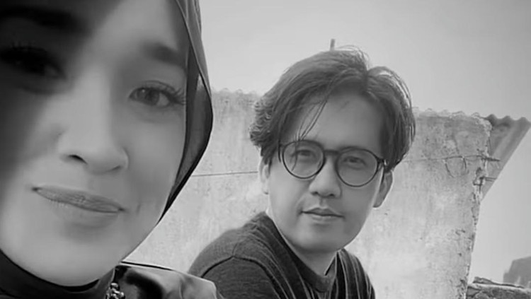 Ririe Fairuz Ayus Sabyan dan mantan istri