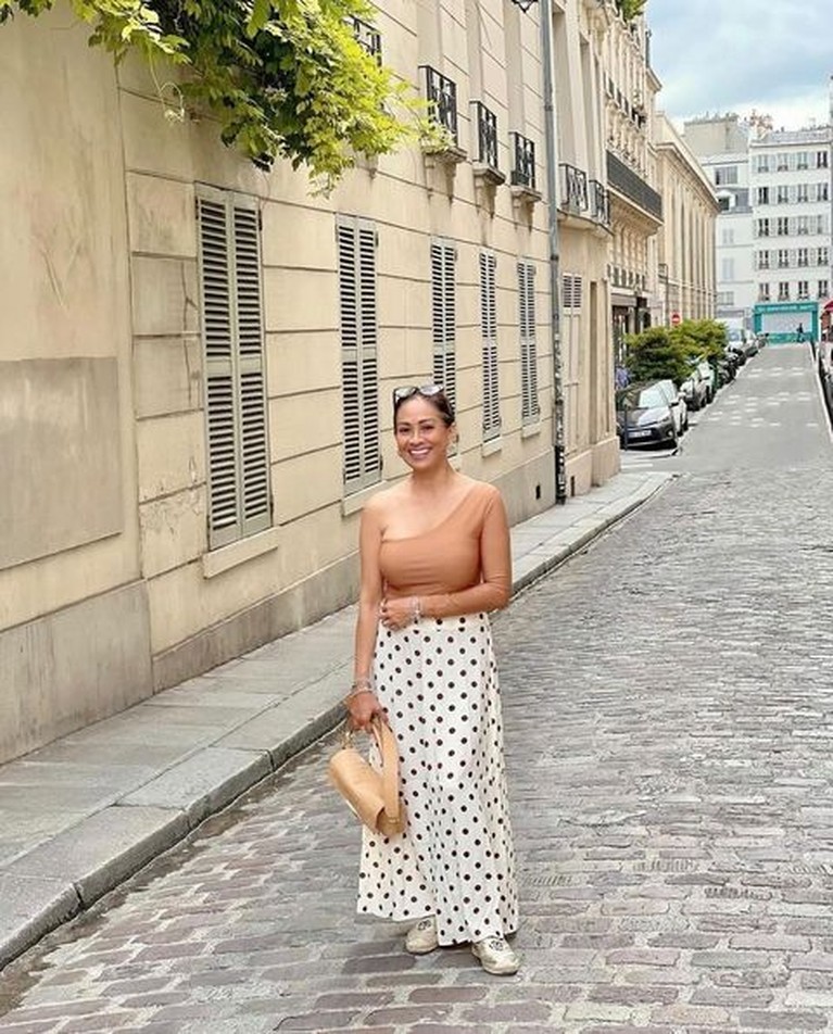 Risa Dewi Calon Mertua Al Ghazali Ibunda Alyssa Daguise yang Modis Al Ghazali memiliki calon mertua yang modis dan mencuri perhatian. Yuk intip potret Risa Dewi ibunda Alyssa Daguise!