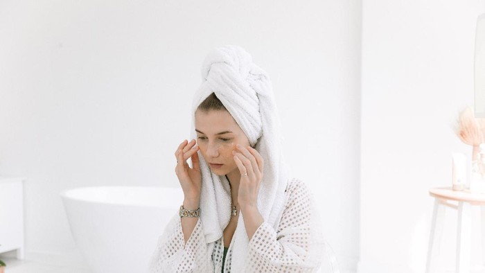 Ada 3 Jenis Makeup Remover, Mana yang Paling Efektif untuk Hapus Make Up? Ada 3 Jenis Makeup Remover, Mana yang Paling Efektif untuk Hapus Make Up?