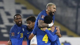 Kalahkan Chile, Brasil Jaga Jarak 6 Poin dari Argentina
