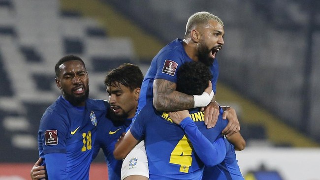 Brasil makin kokoh di puncak klasemen Kualifikasi Piala Dunia 2022 zona Amerika Selatan usai mengalahkan Chile 1-0, Jumat (3/9).