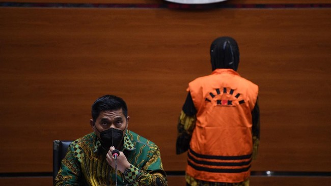 Deputi Penindakan KPK Karyoto mengklaim tak tebang pilih saat menangkap pihak yang diduga korupsi, termasuk tak memandang warna partai yang bersangkutan.