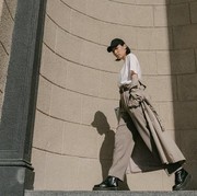 Nggak Mengenal Gender, Tren Outfit Ala Genderless Ini Bisa Dicontek Perempuan Maupun Pria