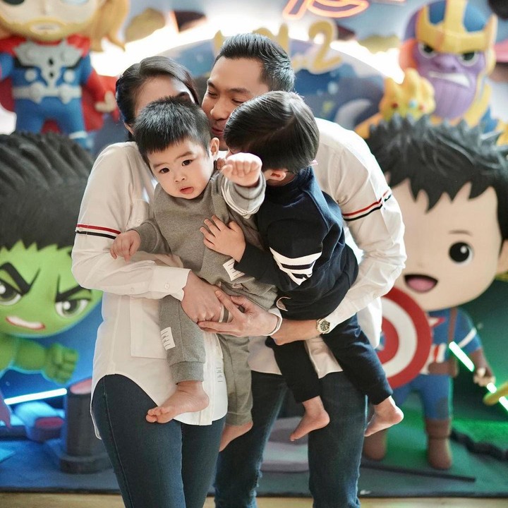<p>Anak kedua Sandra Dewi, Mikhael Moeis baru saja berulang tahun yang kedua, Bunda. (Foto: Instagram @sandradewi88)</p>