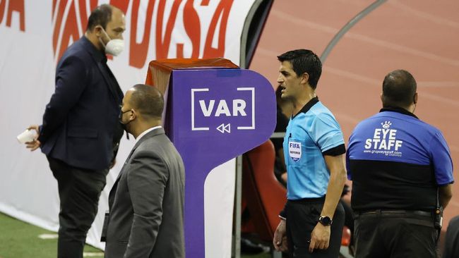 AFF didesak menggunakan video assistant referee (VAR) dalam penyelenggaraan Piala AFF. Berikut harga kebutuhan VAR untuk keperluan Piala AFF.