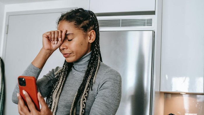 Zodiak Hari Ini: Si Paling Lelet Balas WhatsApp, Kamu Bukan Nih?