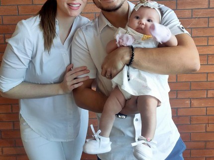 5 Potret Bayi Perempuan Randy Pangalila dan Istri Bule Kanada, Gemas Bun