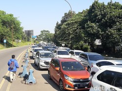 Lalin Arah Puncak Macet Parah Jelang Titik Penyekatan Ganjil Genap