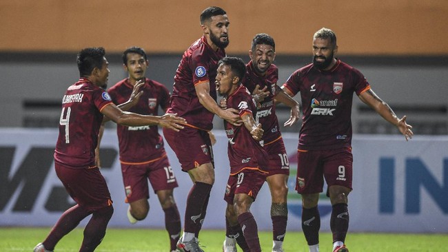 Borneo FC menggeser Persija Jakarta di klasemen sementara setelah mengalahkan Tira Persikabo 2-0 di Liga 1 2021.