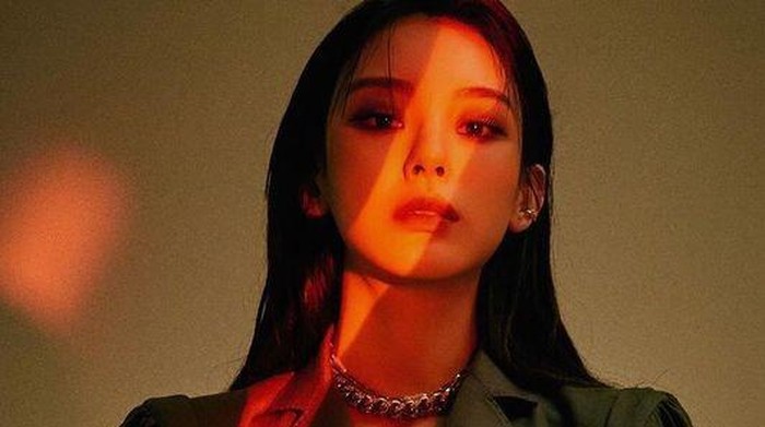 Inspirasi Gaya Swag Ala Noze Wayb yang Mencuri Perhatian di Variety Show Street Woman Figther